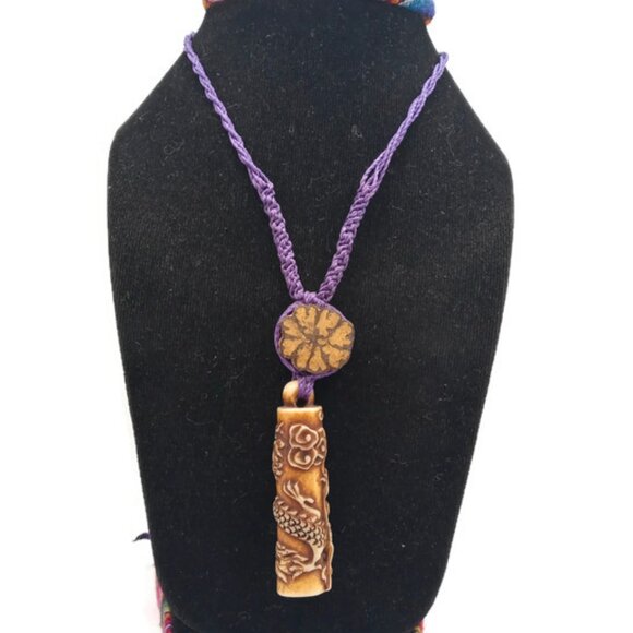 Unisex Necklace Woven in Macrame Thread and Ayahuasca Flower - Picture 6 of 8